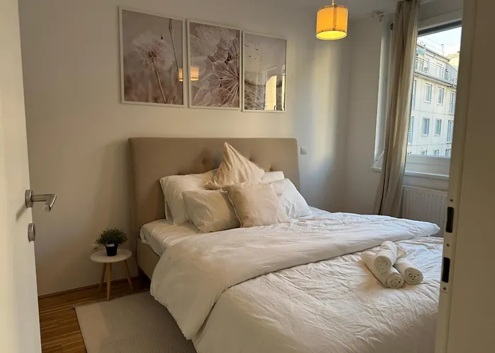 1br, Train Station, Central, Modern